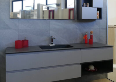 Composizione STREET laccato opaco DUST cm 190, con vano a giorno GRIGIO RABBIT top LAMINAM pietra di savoia antracite sp. 1,2 con vasca integrata NAXOS cm 60, pensile FRAME cm 50 x h 49 con vani a giorno, specchio LIGHT cm 130X49