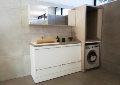 Composizione BOLLE laccato opaco BIANCO/rovere SOHO cm 213,6 maniglia JANE inox, top in rovere SOHO con lavatoio