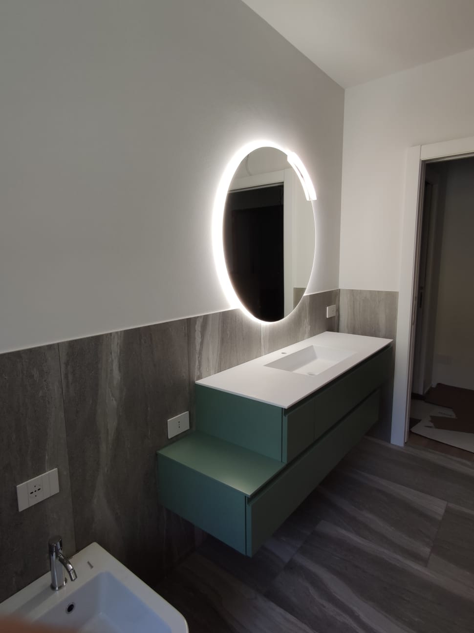 progetto bagno moderno grigio scuro PerBagno a Legnano e Castellanza