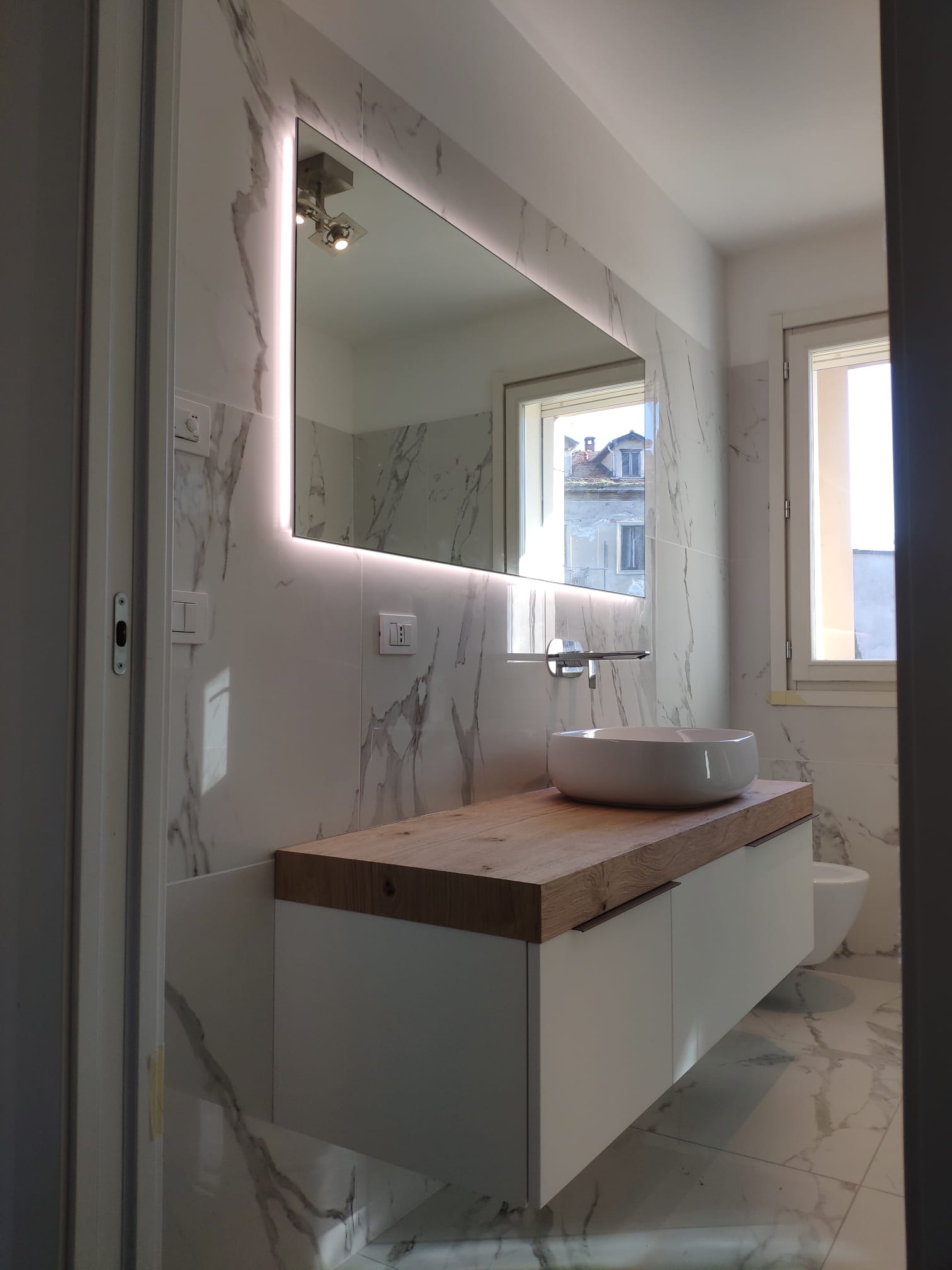 progetto bagno moderno legno PerBagno a Legnano e Castellanza
